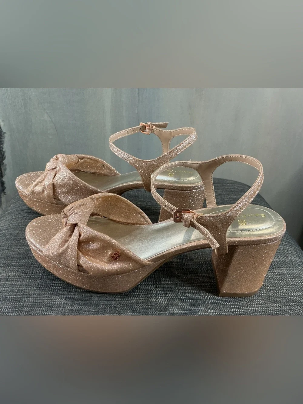 NIB Bandolino Prezley2 Shimmer Knot Sandal Heels Light Natural Size 8M